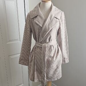 Stylish Plaid Belted Coat In A Size Large. NWOT Cream/tan. By Carole Wren Belted